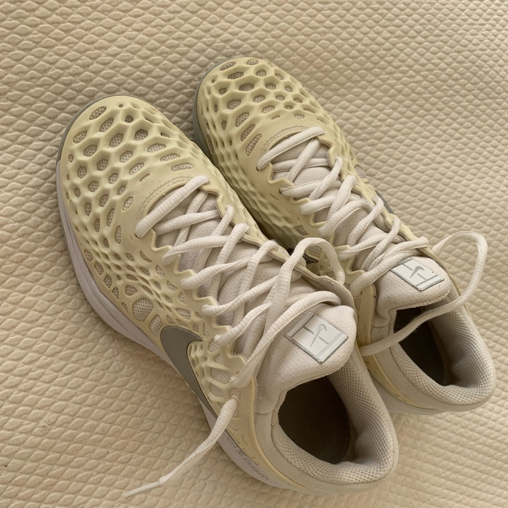 Nike cage tennis court shoes, 7.5